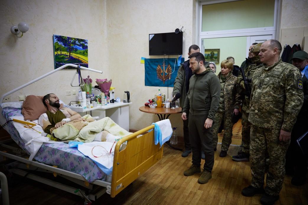 Pogledajte emotivne susrete ukrajinskog predsjednika sa ranjenim vojnicima u bolnici