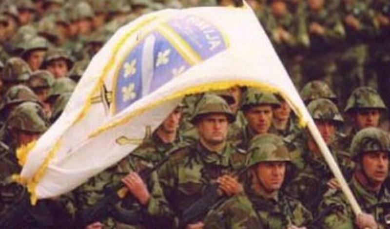 Armija BiH je bila sastavljena od jedinica Teritorijalne odbrane (TO BiH), dijela tadašnje Patriotske lige BiH (PL BiH) - Avaz