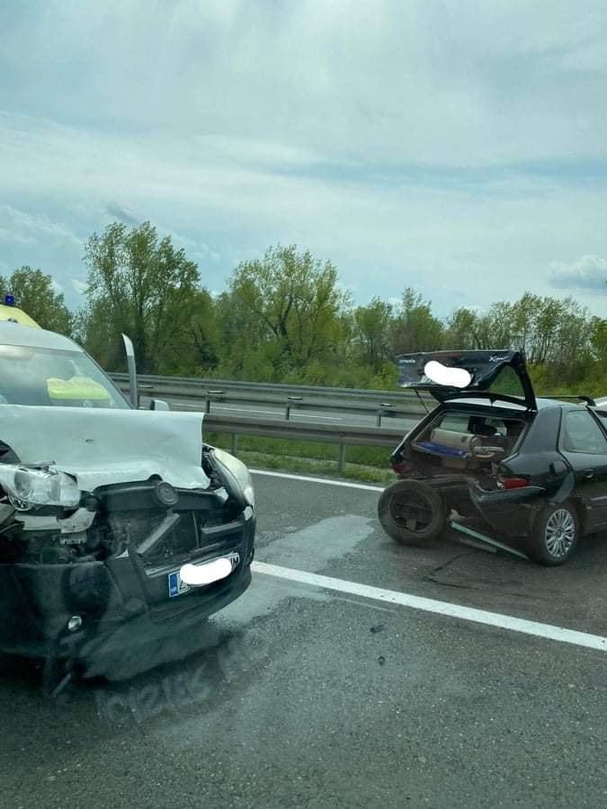 Saobraćajna nesreća na autoputu kod Zagreba: Sudarili se kombi i automobil