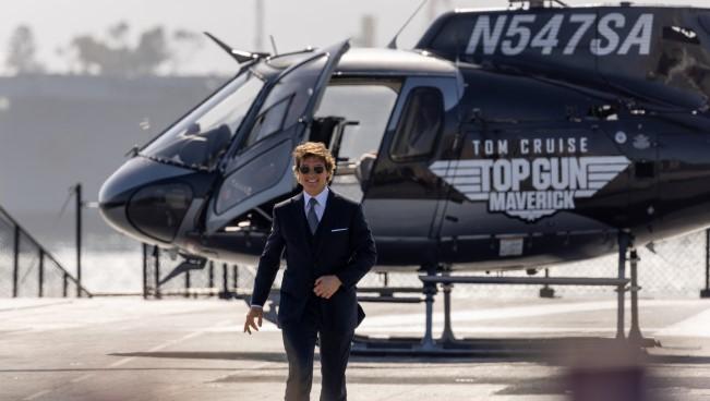 Tom Kruz napravio spektakl na premijeri "Top Guna": Na crveni tepih sletio helikopterom