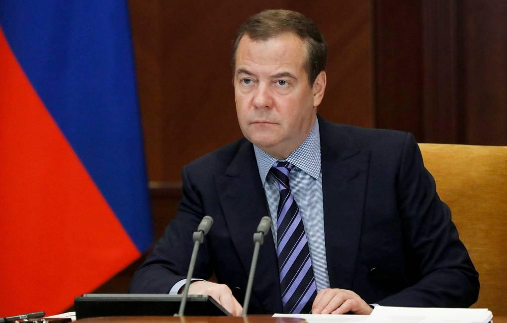 Medvedev: "Moskva treba čekati da Vašington dopuže i zatraži pregovore o smanjenju nuklearnog naoružanja"