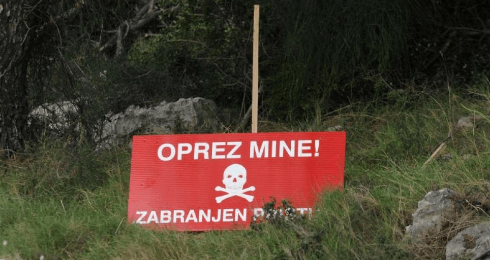 Počelo izvlačenje tijela iz minskog polja kod Lukavca - Avaz