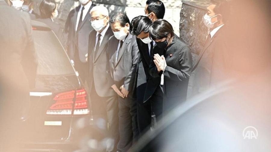 Tuga u Japanu nakon smrti bivšeg premijera - Avaz
