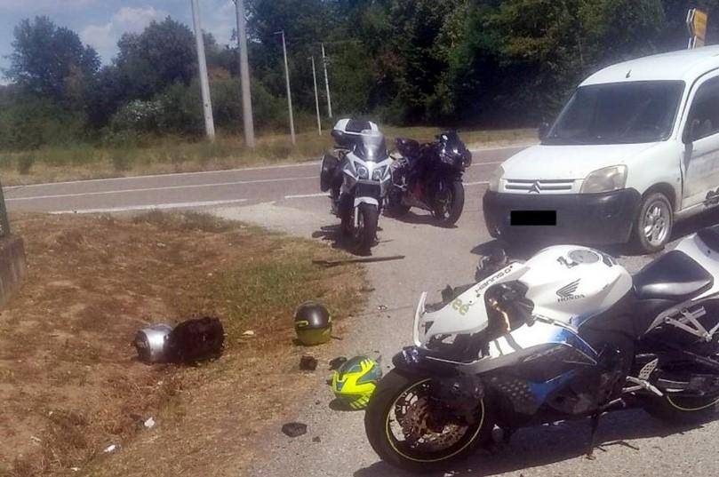 Sudarili se kombi i motocikl: Povrijeđeni motociklista zadržan na liječenju