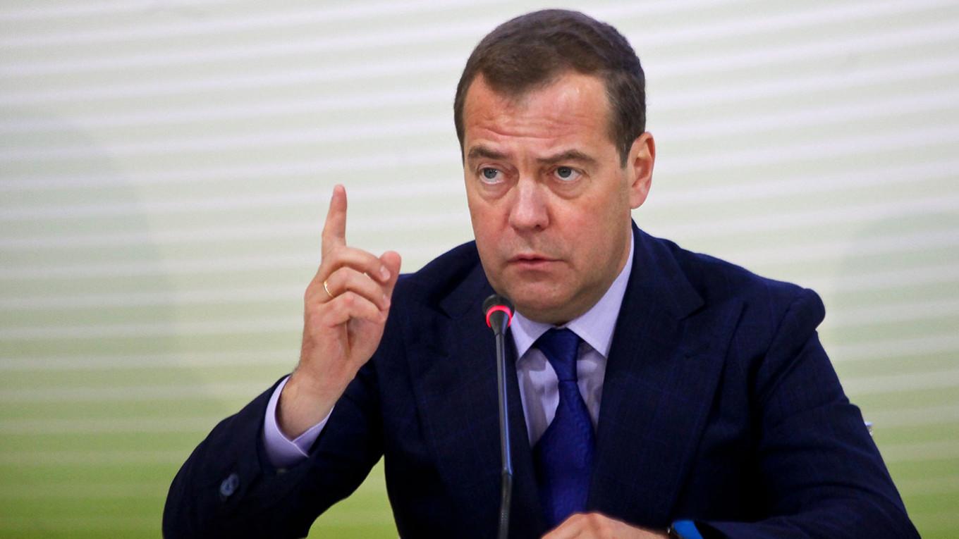 Medvedev: Ukoliko se mogu stvari riješiti mirno, treba pregovarati, a ako ne, onda upotrijebiti silu
