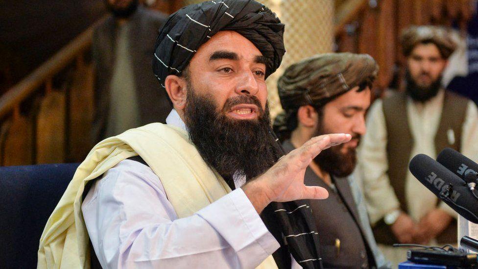 Glasnogovornik talibana Zabihulah Mudžahid u obraćanju novinarima prošle godine u Kabulu - Avaz