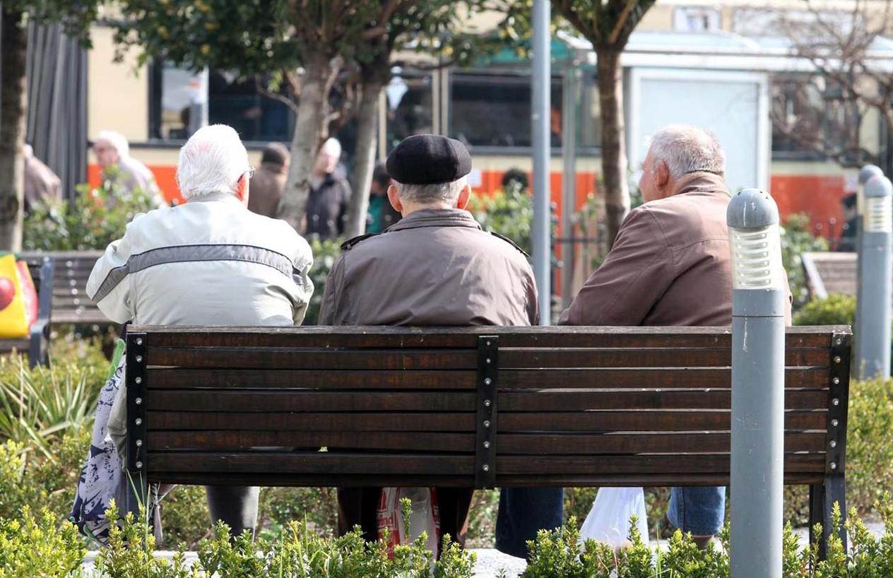 Od Vlade FBiH traže hitne odgovore: Penzioneri strahuju da će zimu provesti gladni i promrzli