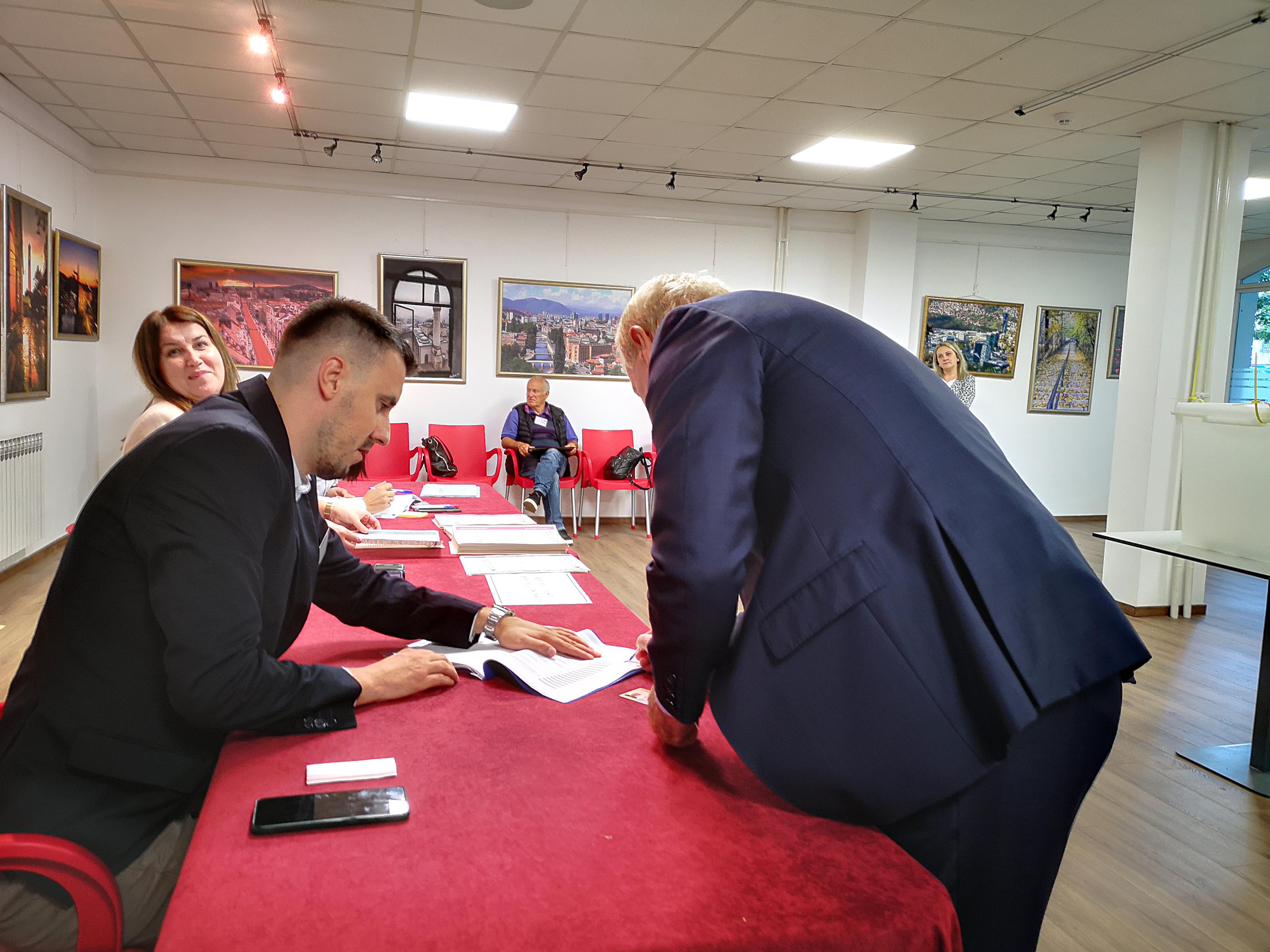 Ahmet Šantić glasao u Mostaru: Poduzeli smo sve mjere da ovo bude praznik demokratije