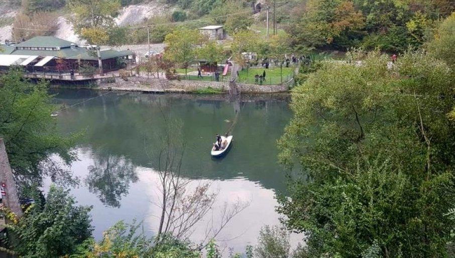 Dvije žene iz BiH poginule na mostu: Ostale putnike izvlače iz rijeke, 11 osoba povrijeđeno
