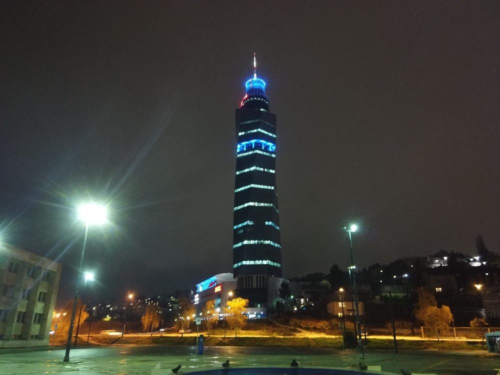 "Avaz Twist Tower" i "Radon Plaza" obojeni u plavo - Avaz
