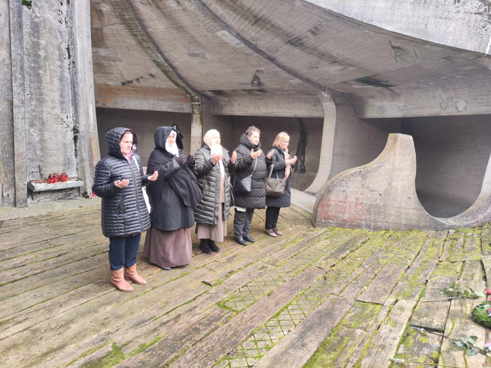Majke Srebrenice posjetile Jasenovac