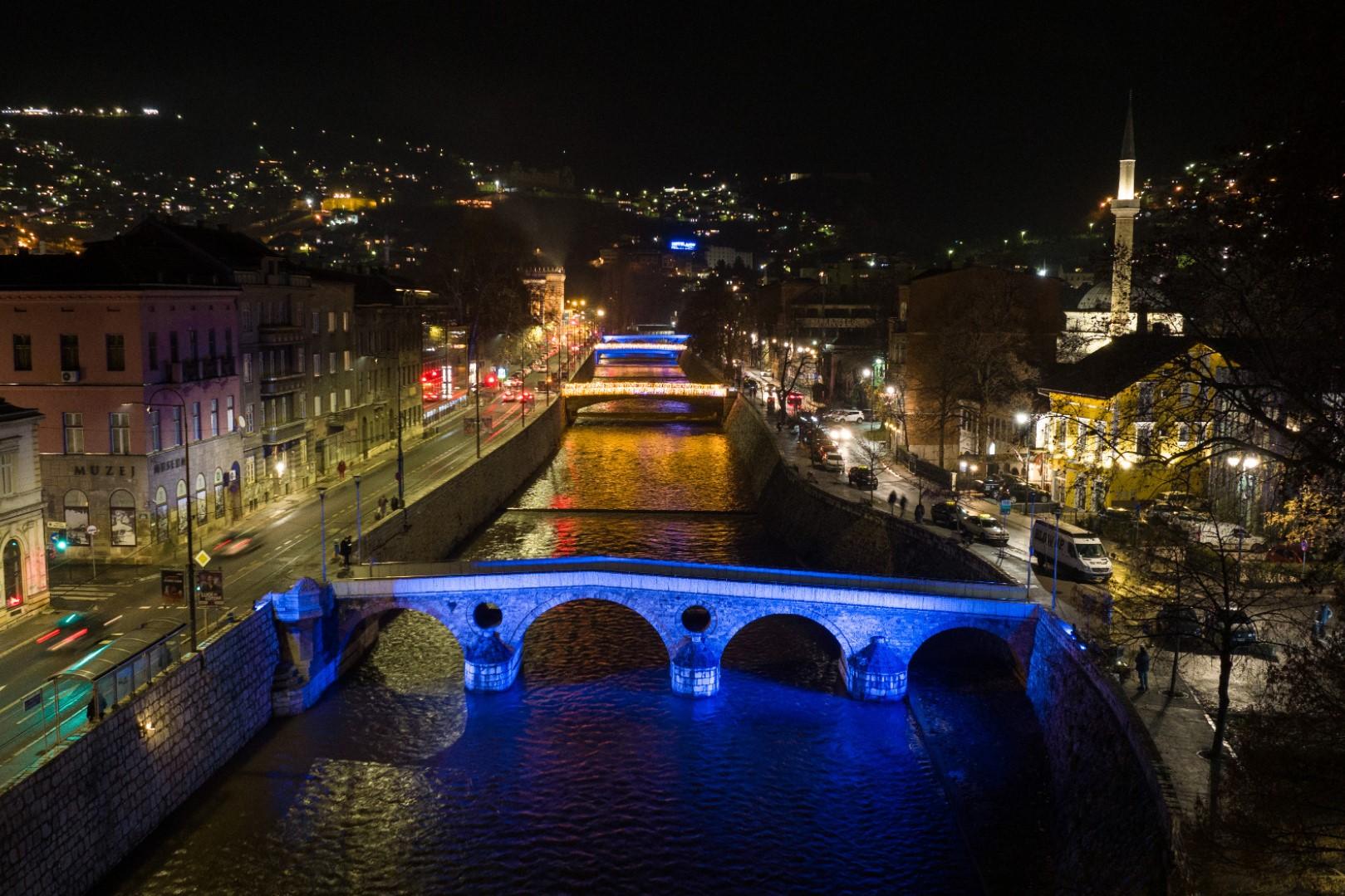 Kandidatski status za BiH: Sarajevski mostovi večeras u bojama EU