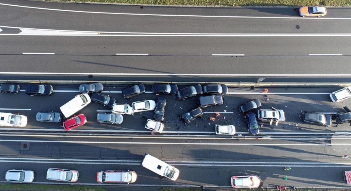 U Švicarskoj se sudarila 24 vozila: Mnogo povrijeđenih, satima se čistila cesta