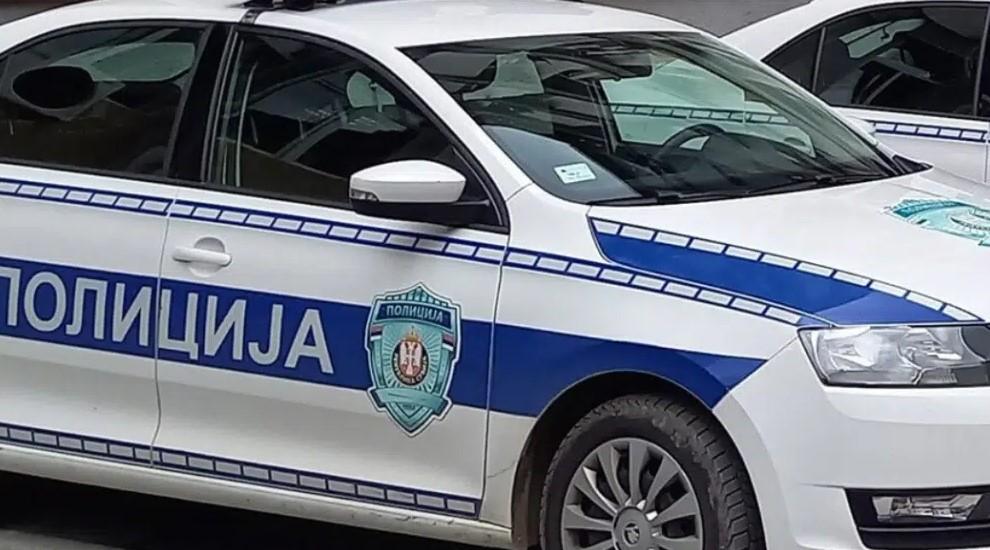 Užas u Smederevu: Mladić pomiješao lijekove i alkohol, pa strini prislonio nož na grlo