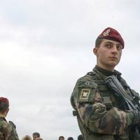 Francuska diže 7000 vojnika zbog ubistva učitelja