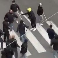 Video / Haos na ulicama: Potukli se pa gradskim rivalima zapalili zastave i rekvizite