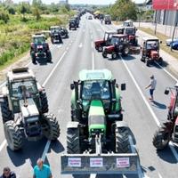 Foto + video / Poljoprivrednici blokirali cestu prema Tuzli i poručili: Ovo je prvo upozorenje