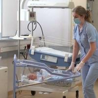 U Općoj bolnici "Prim. dr. Abdulah Nakaš" rođeno pet, na UKC Tuzla šest beba