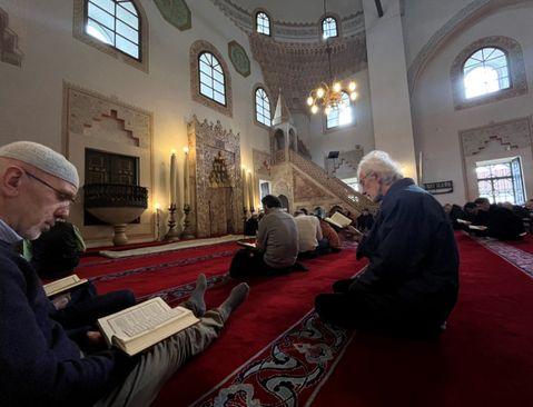 Učenje mukabele u Gazi Husrev-begovoj džamiji - Avaz