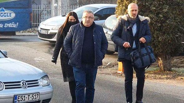 Muriz Memić s kćerkom Arijanom i advokatom Ifetom Feragetom  - Avaz