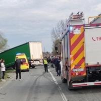Stravična nesreća kod GP Bosanska gradiška: Kamion naletio na kolonu od 15 vozila