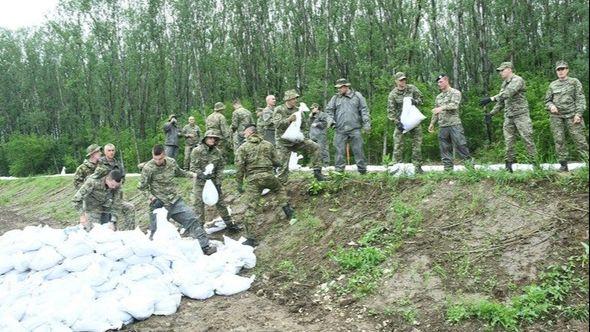 Vojska ojačavala nasip - Avaz