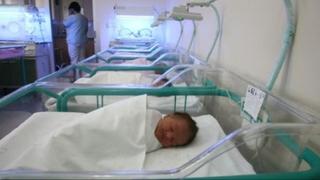 U Kantonalnoj bolnici "Dr. Safet Mujić" rođeno šest, na UKC Tuzla osam beba