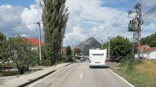 Detalji nesreće kod Ljubuškog: 74-godišnjakinju usmrtila plinska boca koja je pala s kamiona na trotoar