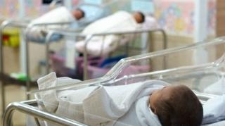 U Općoj bolnici "Prim. dr. Abdulah Nakaš" rođene tri, na UKC Tuzla sedam beba