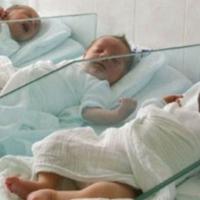 U Kantonalnoj bolnici "Dr. Safet Mujić" rođene dvije, na UKC Tuzla sedam beba