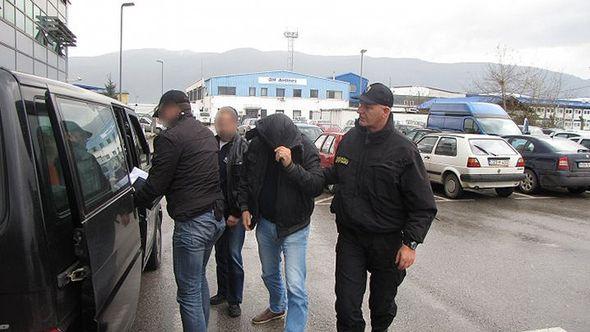 Hapšenja na aerodromu - Avaz