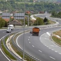 Na putevima u BiH saobraćanje uz povoljne vremenske uslove i slabiju frekvenciju vozila