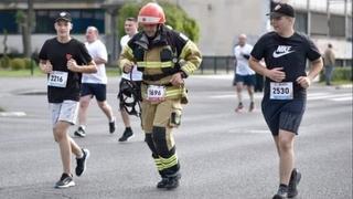 Jasmin iz BiH trči u vatrogasnoj opremi za liječenje oboljelih građana