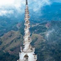 Ako uspijete doći do vrha tornja Ambulavava, čeka vas spektakularan pogled