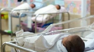 U Općoj bolnici "Prim. dr. Abdulah Nakaš" šest, na UKC Tuzla osam beba