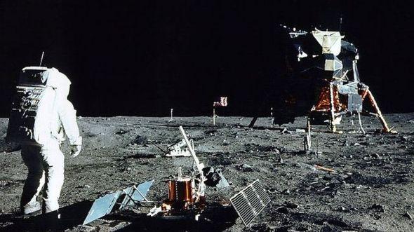 Apolo 11: Prvi Zemljani na Mjesecu   - Avaz