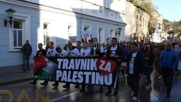 Hiljade građana Travnika na skupu podrške narodu Palestine - Avaz