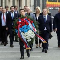 Brnabić i članovi Vlade Srbije položili cvijeće na mjestu gdje je ubijen Đinđić