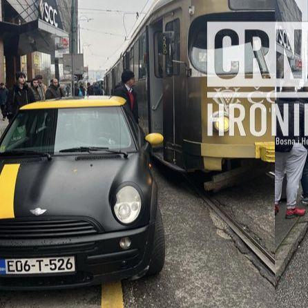 Bahati vozač u Sarajevu blokirao tramvajski saobraćaj: Parkirao automobil na šine