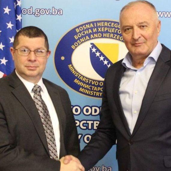 Helez održao sastanak s američkim vojnim izaslanikom: "Pozivam Dodika i vlasti RS da odustanu od antidejtonskog djelovanja"