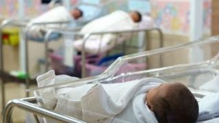 U Općoj bolnici "Prim. dr. Abdulah Nakaš" rođeno sedam, na UKC Tuzla devet beba