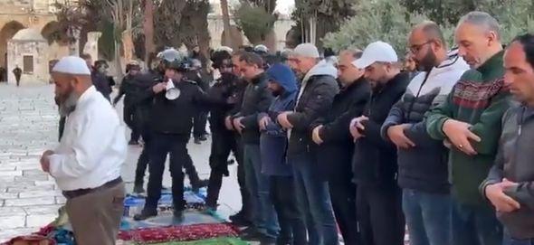 Izraelske snage tjeraju muslimane da se sklone - Avaz