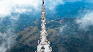 Ako uspijete doći do vrha tornja Ambulavava, čeka vas spektakularan pogled