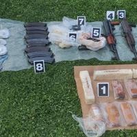Oduzet arsenal oružja, detonatori i droga: Muškarac iz Bijeljine završio iza rešetaka