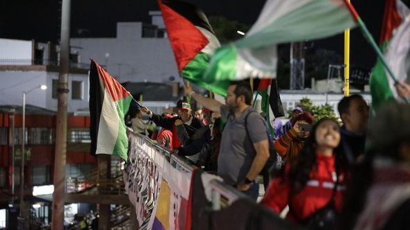 Grupa palestinskih pristalica  - Avaz