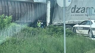 Drama kod Živinica: Voz se zabio u kamion na pružnom prijelazu