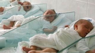 U Kantonalnoj bolnici "Dr. Safet Mujić" rođene dvije, na UKC Tuzla sedam beba