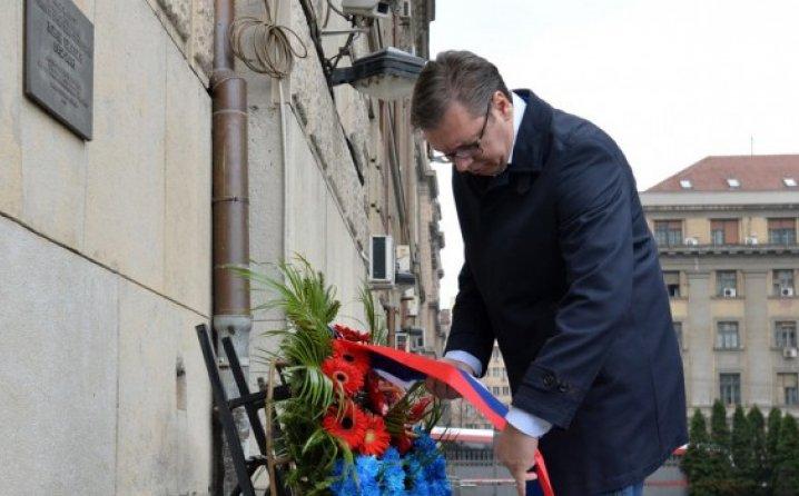 Vučić i članovi Vlade Srbije položili vijence na spomen-ploču povodom smrti Zorana Đinđića