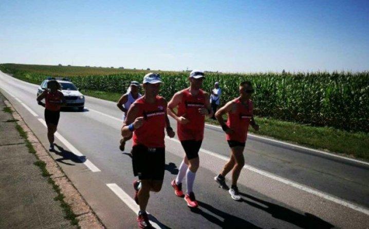 Iz Vukovara krenuo ultramaraton za Potočare