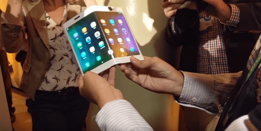 Revolucionarni Lenovo: Jednim potezom od tableta postaje smartphone